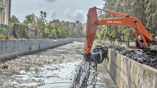 मुंबईतील नालेसफाई मोहिमेला वेग
